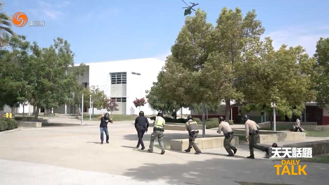 美国校园枪案频发 直击洛杉矶警方大型演习现场
