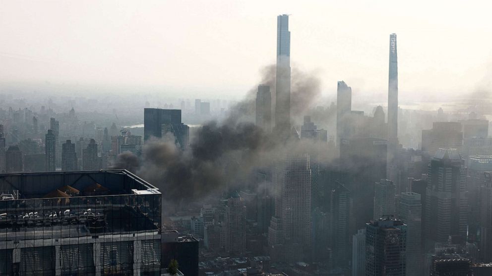 纽约大型起重机倒塌 11人受伤含2消防员