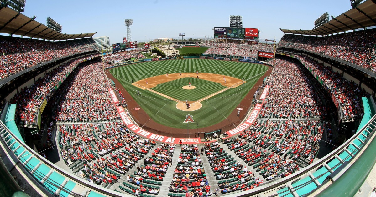 安纳海姆市以3.2亿美元将天使体育场卖给职棒洛杉矶天使队