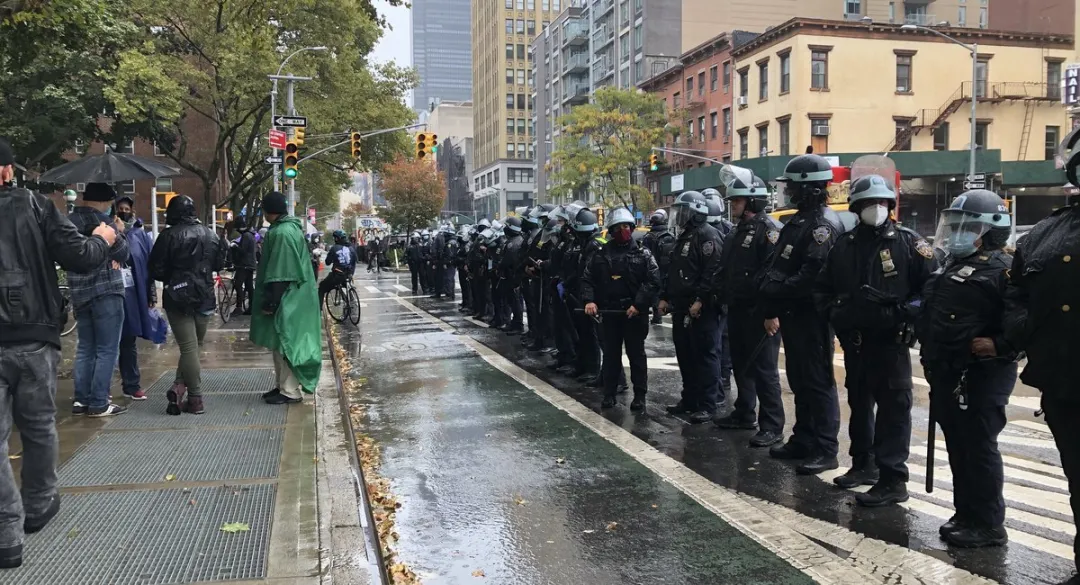 纽约反特朗普游行 警民起冲突