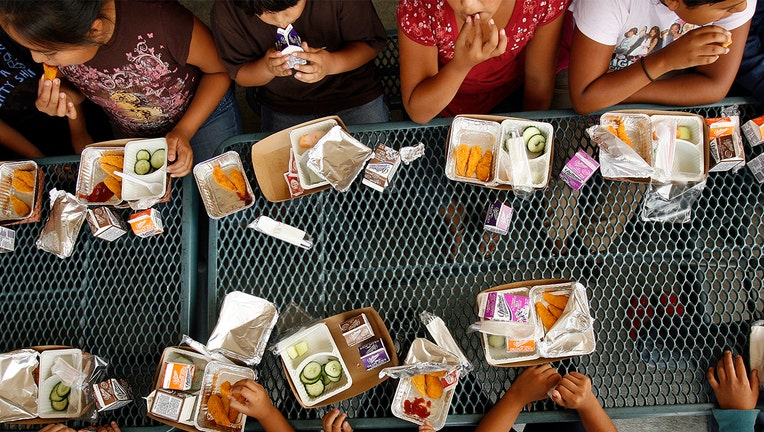 加州推出美国最大的学校免费午餐计划，所有公立学校学生都可以选择免费用餐