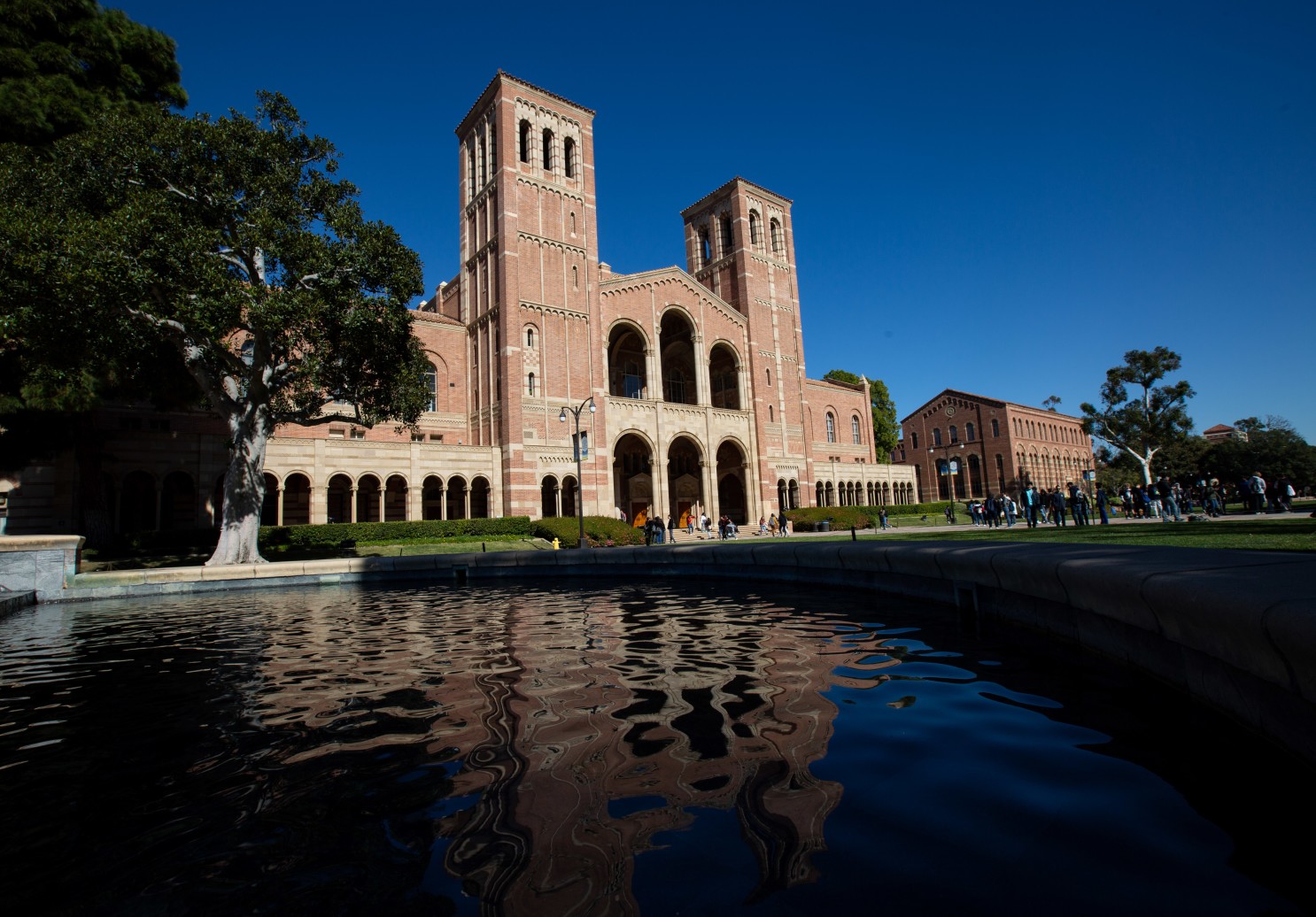 加州大学发布接受入学申请通知 延续取消考核标准化考试成绩