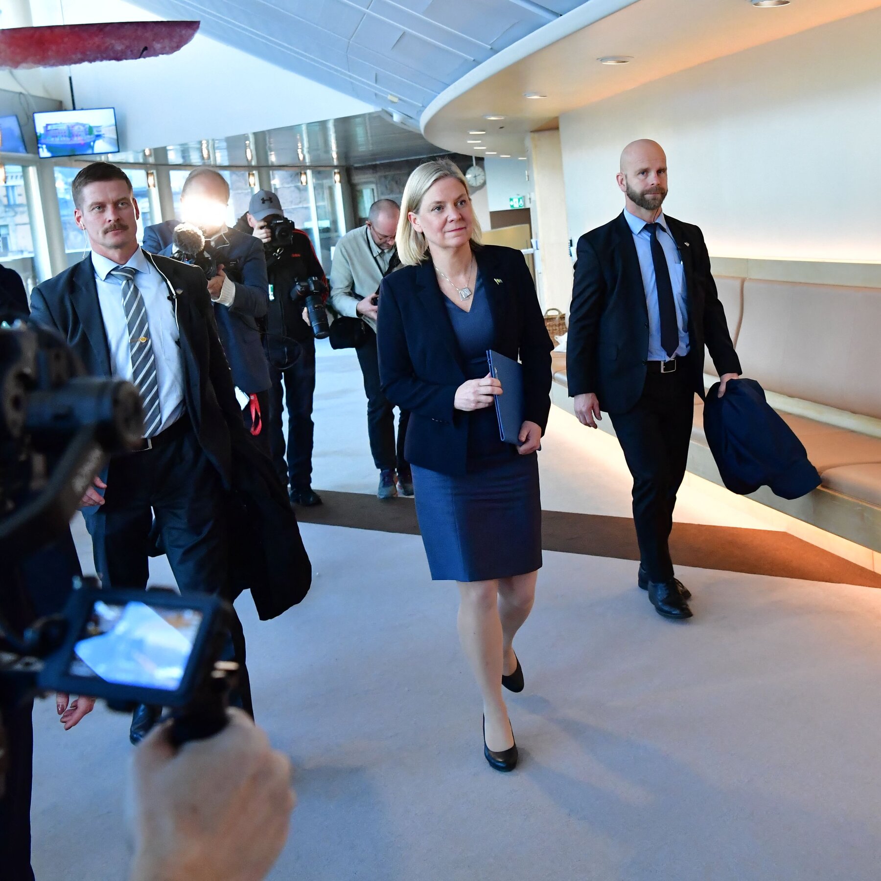 瑞典一周两度选出安德森为首位女性新总理