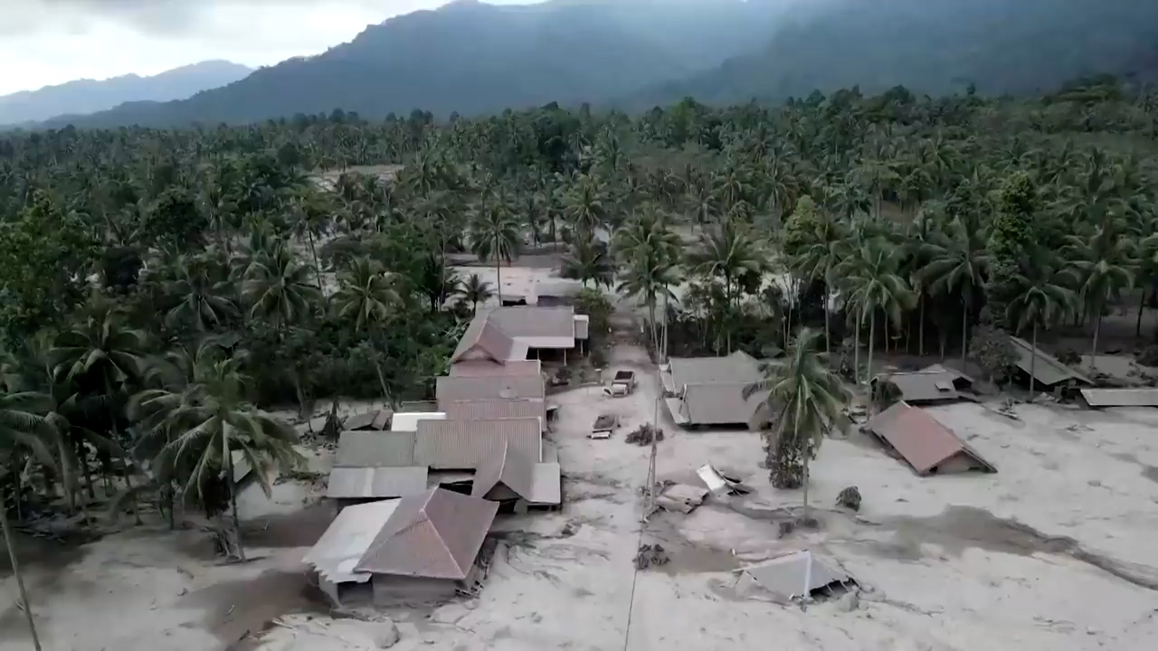 印尼爪哇岛火山喷发已致15人死亡