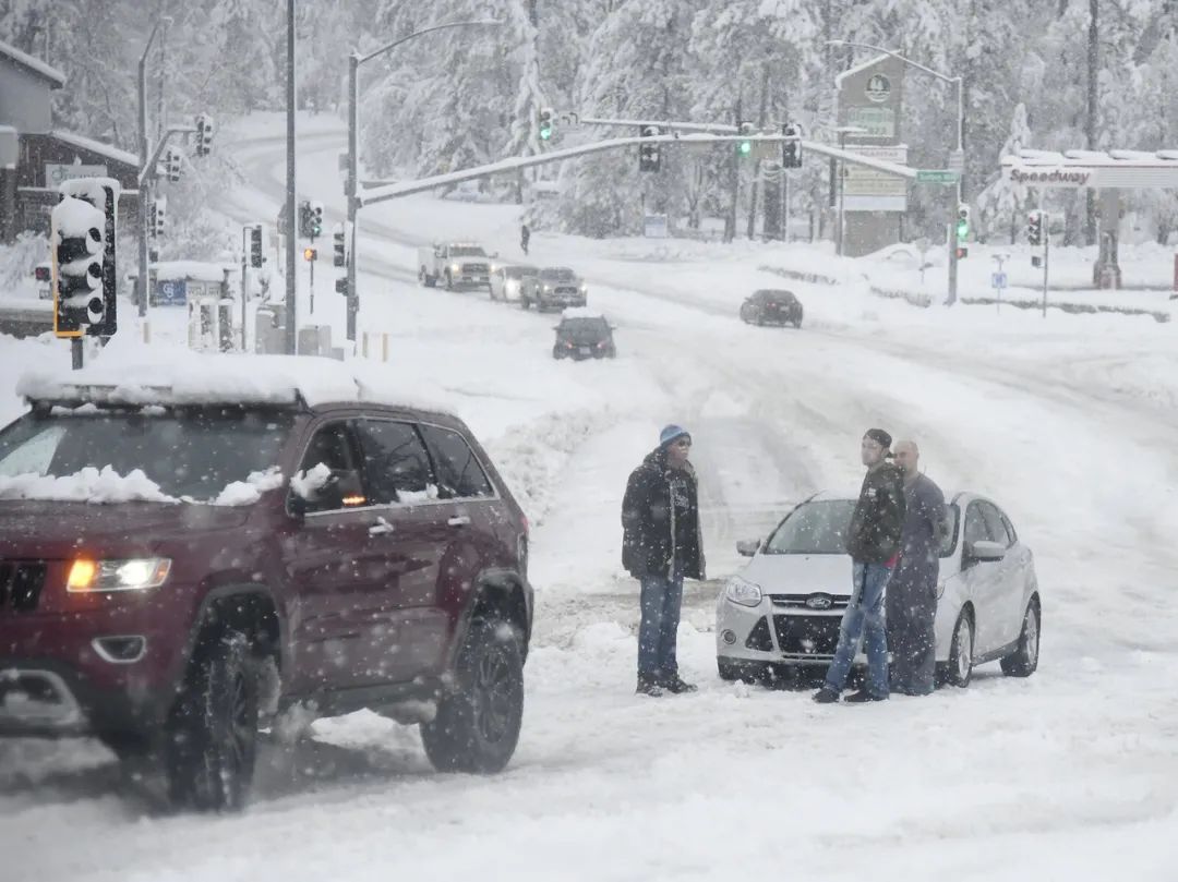 破纪录冬季风暴席卷美国西部 专家预计还将持续降温降雪