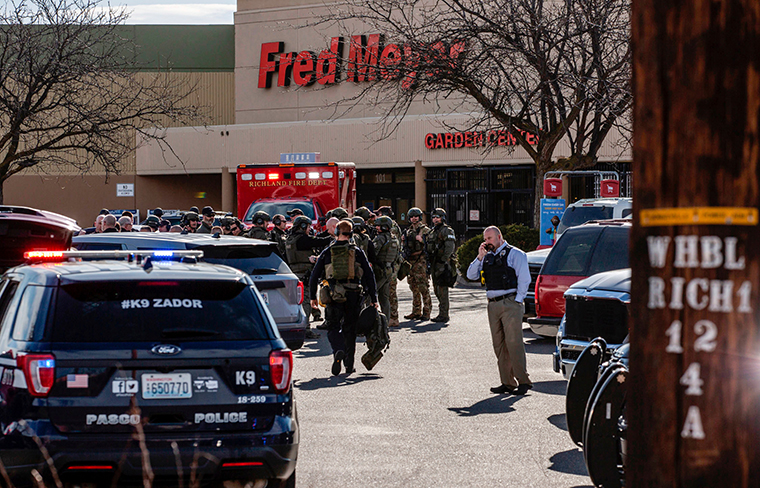 突发！华盛顿 Fred Meyer 杂货店发生枪击事件，造成一死一重伤，枪手在逃