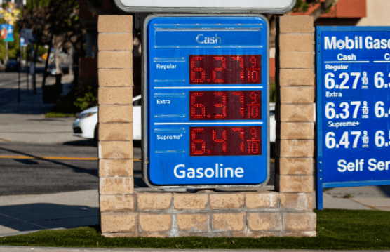 洛杉矶平均汽油价格达一加仑6.08美元 破纪录领先全美