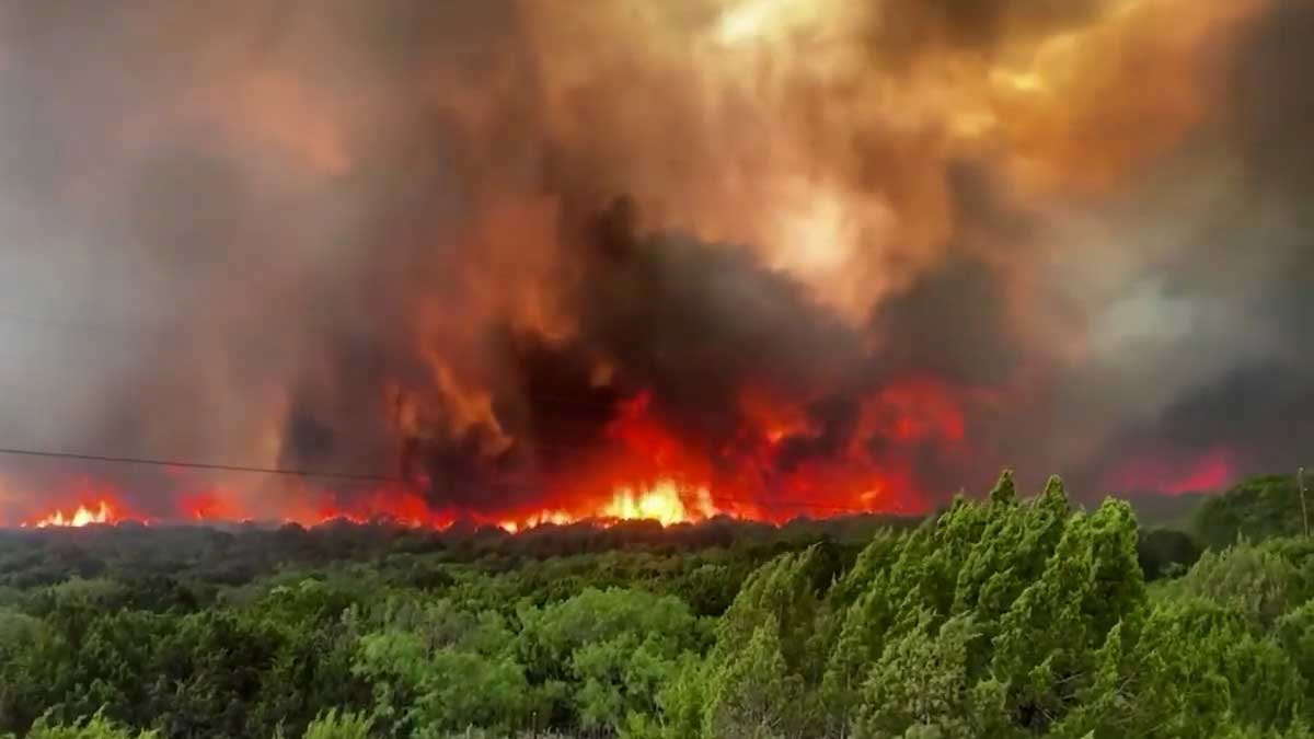 得州野火烧毁9000英亩土地和50多栋房屋