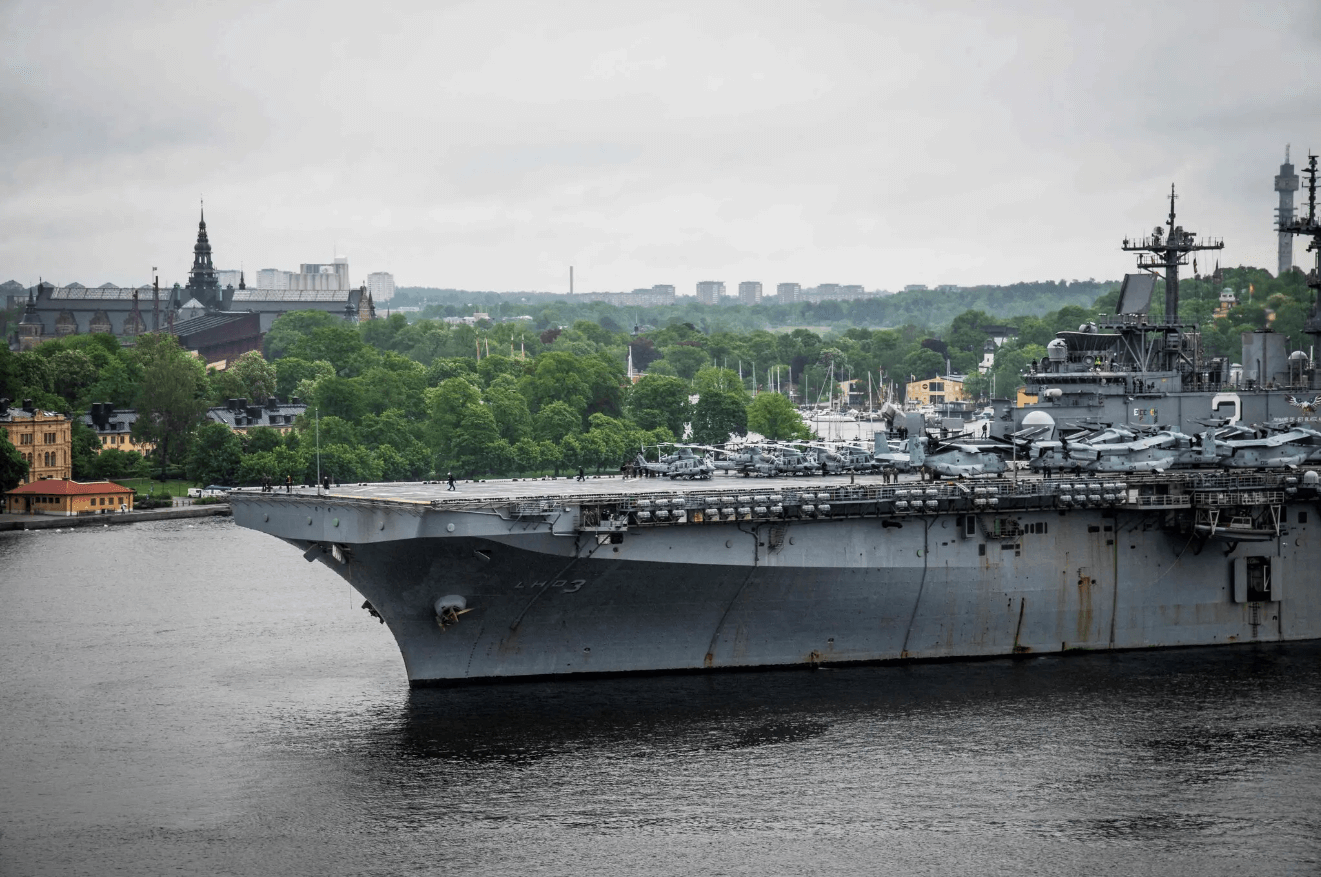 美国军舰抵达斯德哥尔摩进行军事演习并作为警告