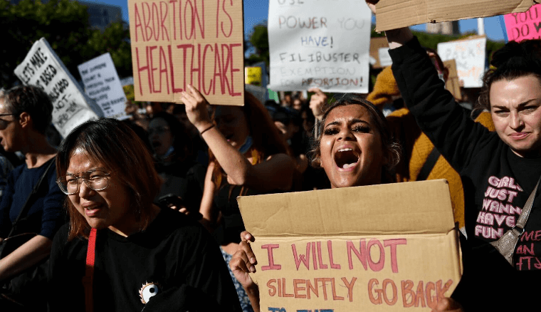 纽森签法案让加州提供避难所 保护堕胎提供者