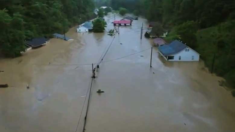 破纪录洪水侵袭肯塔基州 死亡人数升至8人