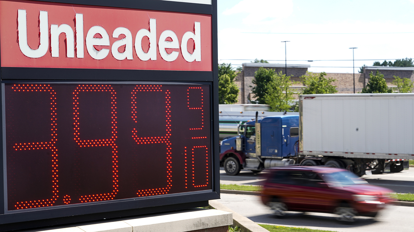 全美平均油价终于跌破$4 加州油价仍高居首位