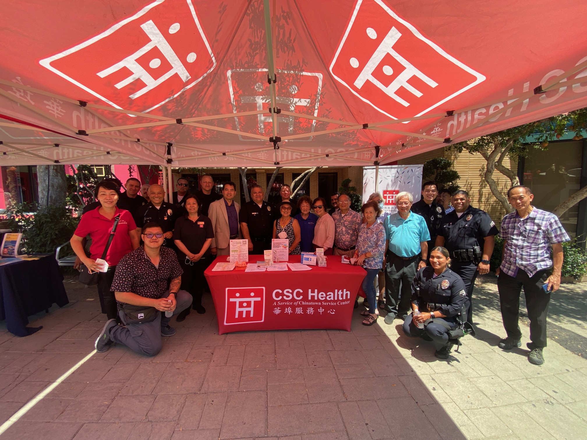 华埠服务中心与LAPD共同举办“与警方共享咖啡”社区交流活动