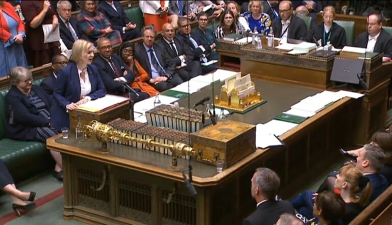 英国新首相特拉斯首次国会质询 誓言就能源危机立即行动