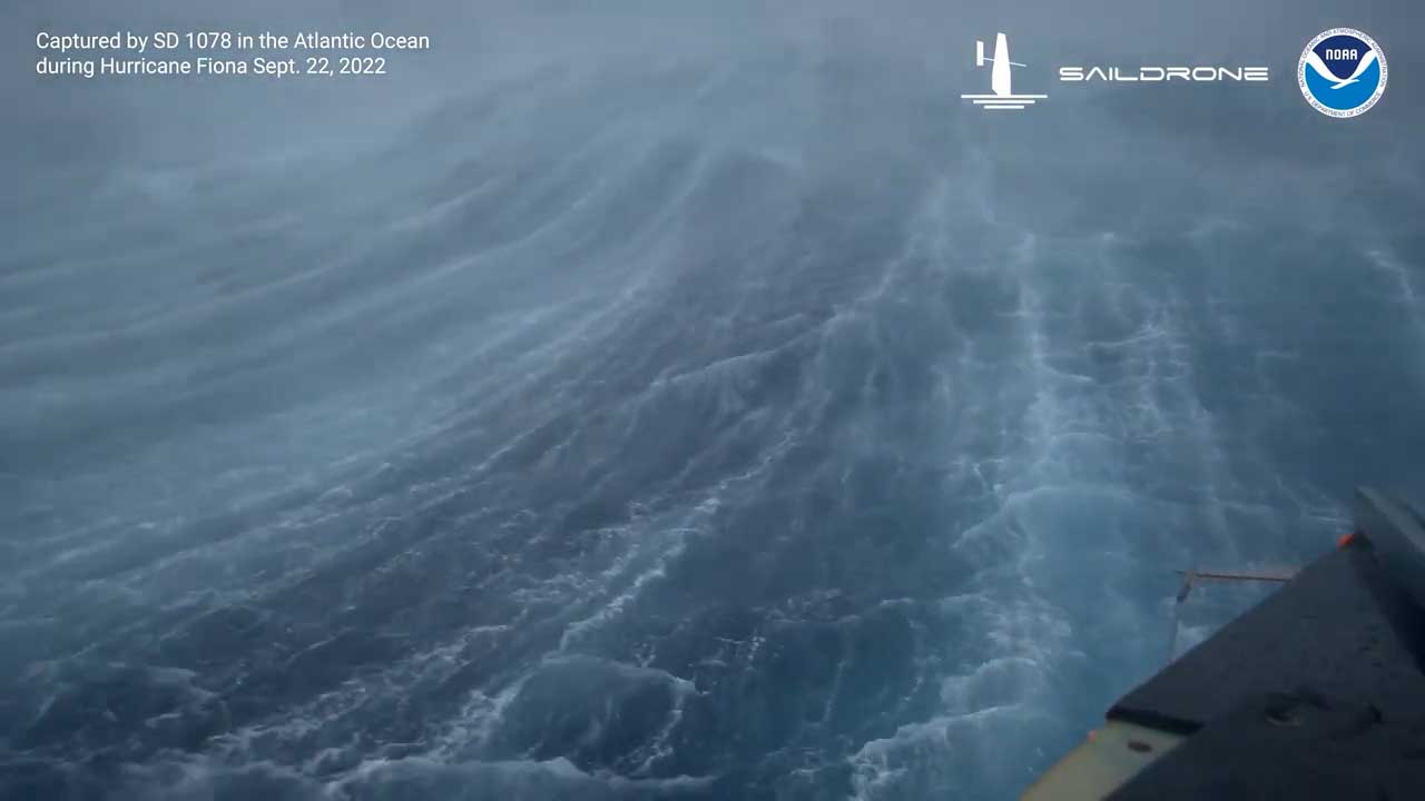 无人机实拍超级飓风菲奥娜中心内部震撼画面