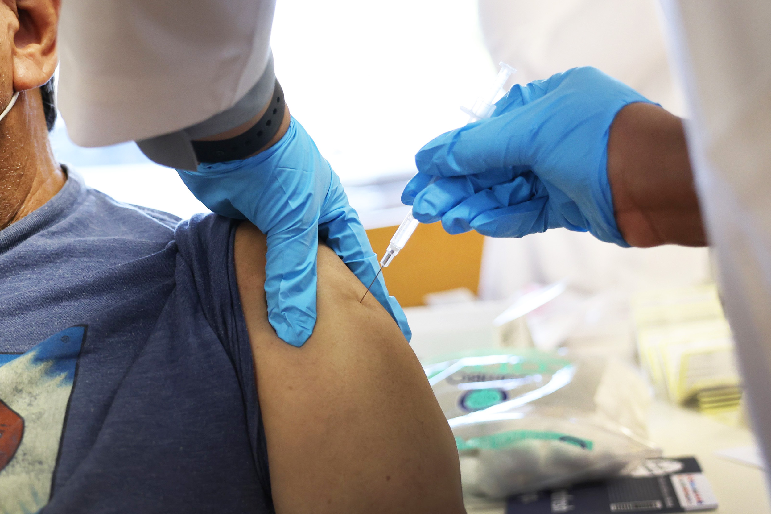 09/27 美国疫情更新：美国新冠二价疫苗接种率极低；CDC不再建议医疗机构统一佩戴口罩