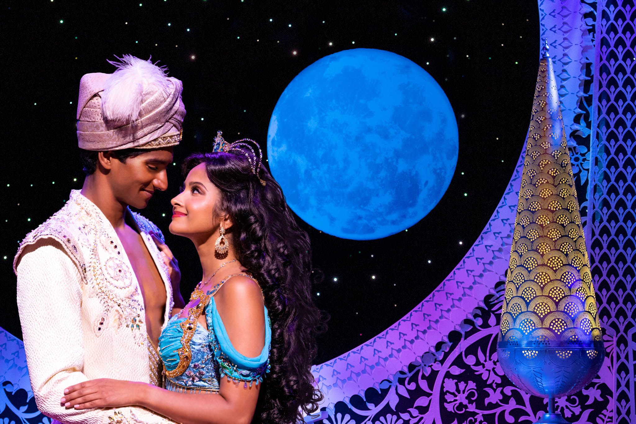 迪士尼的Aladdin 推出了全新创作   北美巡回演出 让新观众得以体验这个热门百老汇音乐剧 