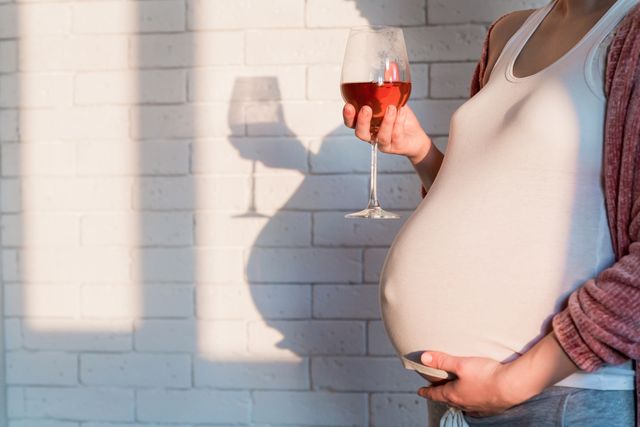 新研究：孕妇饮酒到底对胎儿有影响吗？