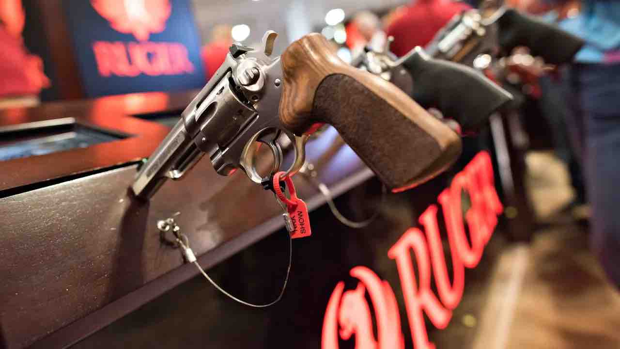 美国人在大流行期间购买了近6000万支枪