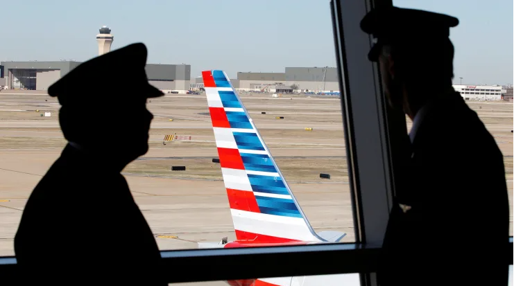 飞行员投票罢工 美国航空公司称谈判正取得进展