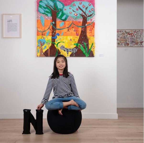 七岁小艺术家Norah举办首次个人艺术展《I Love Earth》